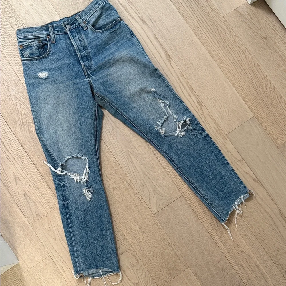Distressed Levi’s Blue Women's Jeans - Picture 1 of 3